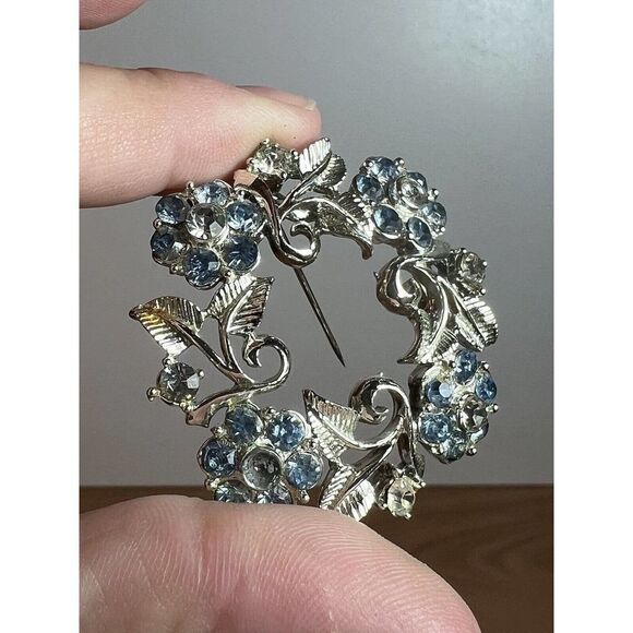 Maple Leaf Autumn Blue Enamel Silver Tone Plus Silver BlueTone Wreath Brooches - Picture 6 of 8